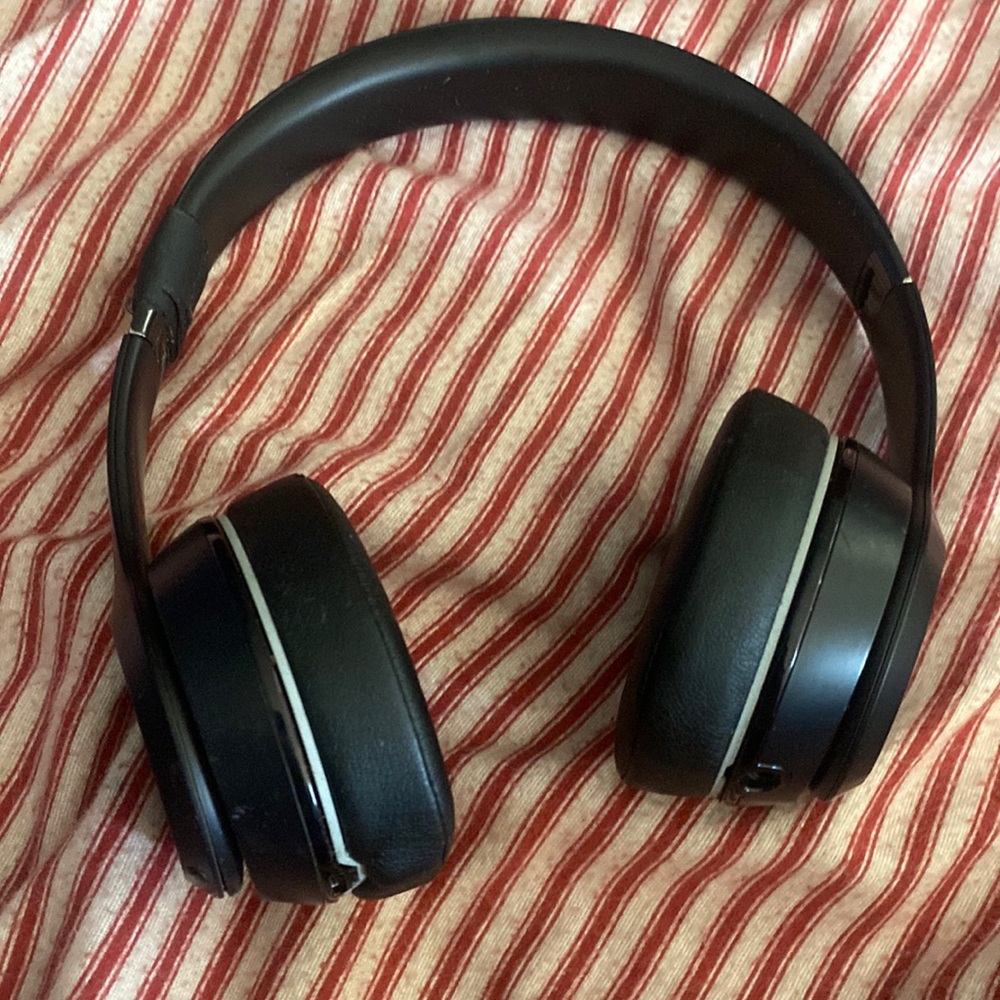 this is a beats solo it works good like brand new